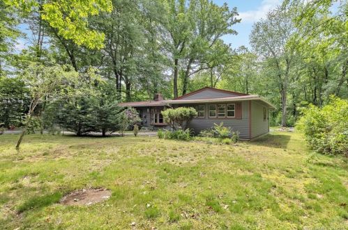 57 Lovers Ln, Upper Stepney, CT 06468 exterior