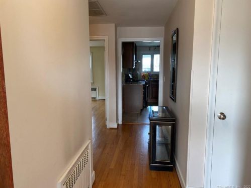 43 Maxwell Dr, Hartford, CT 06107 exterior
