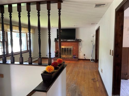 18 School Dr, East-Hampton, CT 06447 exterior