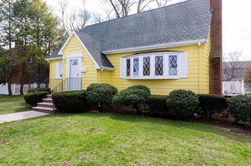 2 Carter Rd, Woburn, MA 01801 exterior