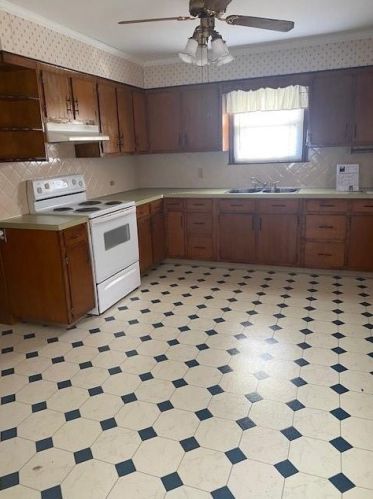 443 Gaskill St, Woonsocket, RI 02895 exterior