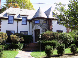 8 Exmoor Rd, Newton, MA 02459 exterior