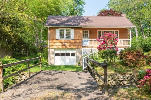 114 Bassick Rd, Bridgeport, CT 06611 exterior