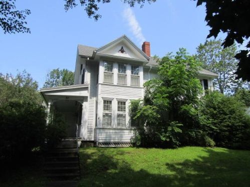 21 Franklin St, Bucksport, ME 04416 exterior