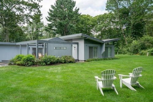 19 Sterling Dr, Dover, MA 02030 exterior