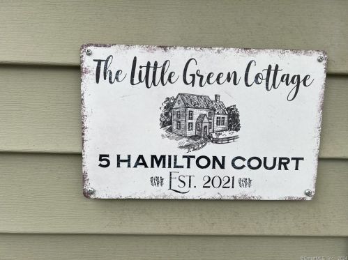 5 Hamilton Ct, Norwich, CT 06360 exterior