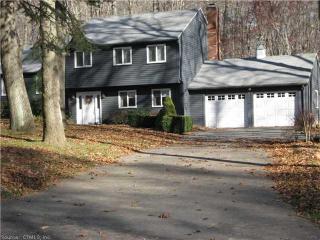 47 Oakwood Dr, Madison, CT 06443 exterior