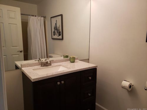 8 Hawthorne Ave, Derby, CT 06418 exterior