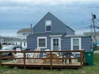 11 Epping Ave, Hampton Beach, NH 03842 exterior