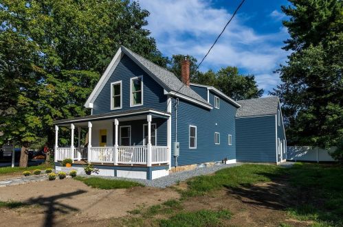 8 Elm St, Newton, NH 03858 exterior