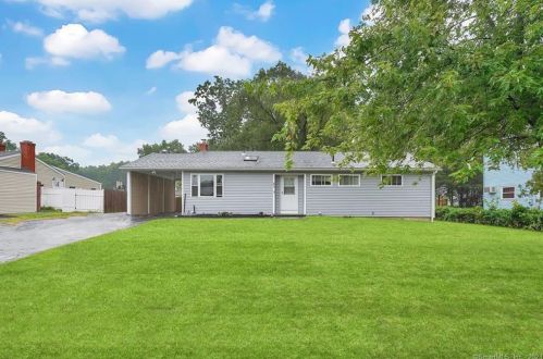 41 Greenfield Dr, Windsor Locks, CT 06096 exterior