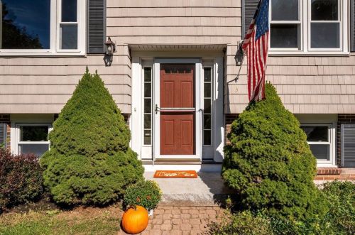 3 Crestview Ter, Stratham, NH 03885 exterior