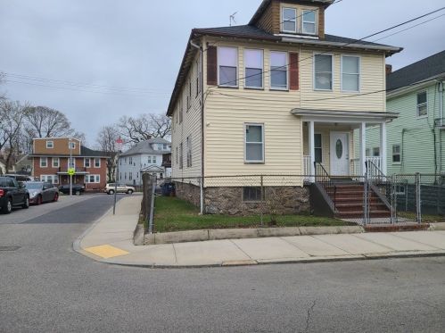 40 Rockdale St, Roxbury-Xing, MA 02126 exterior