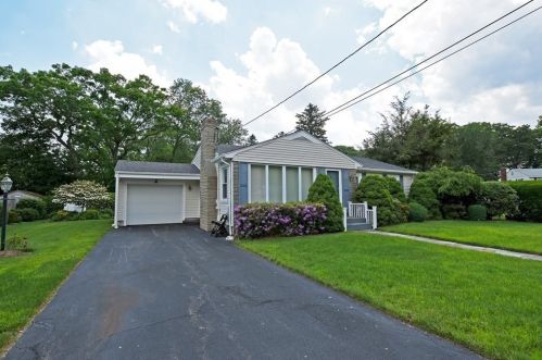 8 Harriet Ct, Seekonk, MA 02771 exterior