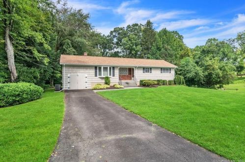 20 Twin Brook Dr, Huntington, CT 06484 exterior