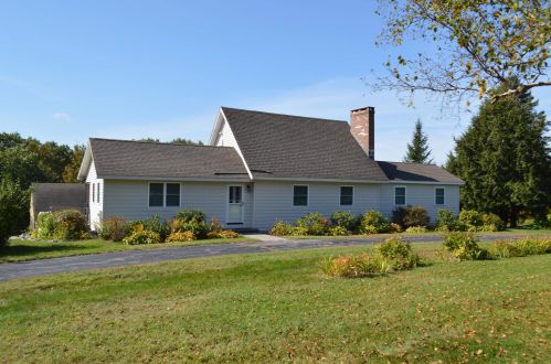 503 Wentworth Rd, Brookfield, NH 03872 exterior