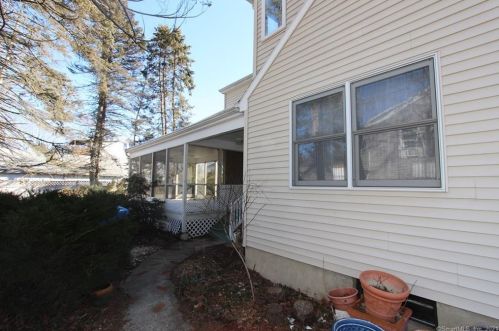 20 Wallace St, Huntington, CT 06484 exterior