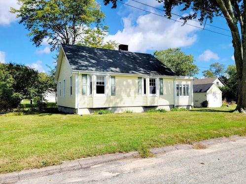 6 Pequot Ln, Hopkinton, RI 02804 exterior