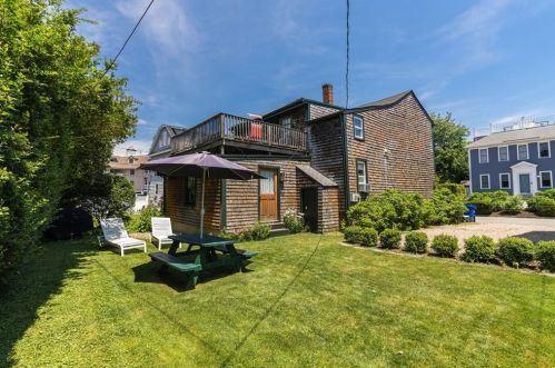 7 Boss Ct, Newport, RI 02840 exterior