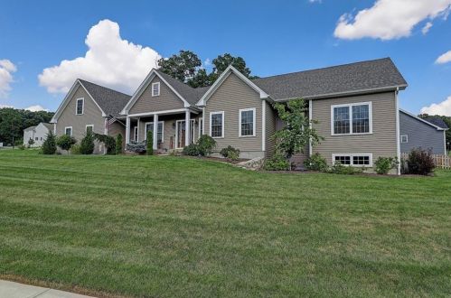 14 Lincoln Meadows Dr, Lincoln, RI 02865 exterior