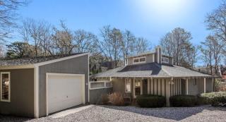 16 Bosuns Ln, Mashpee, MA 02649 exterior