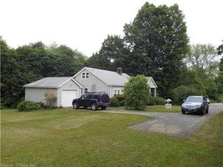 24 Holmeslea Ct, Woodstock, CT 06281 exterior