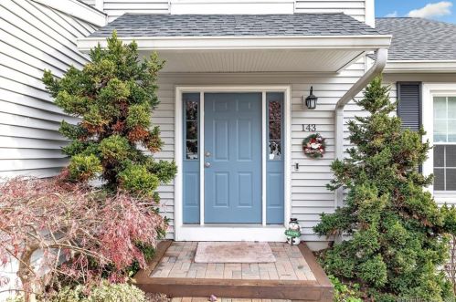 143 Morningside Ct, Huntington, CT 06484 exterior