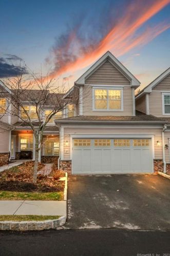 27 Hunting Ridge Ln, Bethel, CT exterior