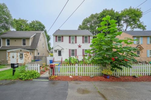 591 Columbia Boulevard Ext, Waterbury, CT 06704 exterior