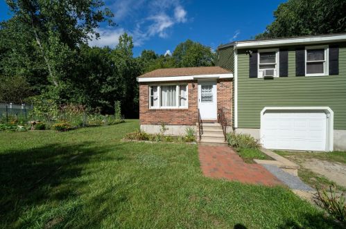 34 Hemlock Cir, Sandown, NH 03873 exterior