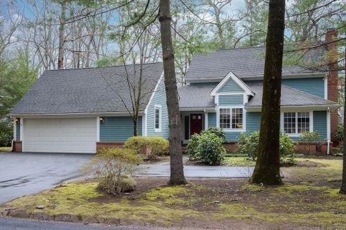 22 Chiltern St, Farmington, CT 06032 exterior