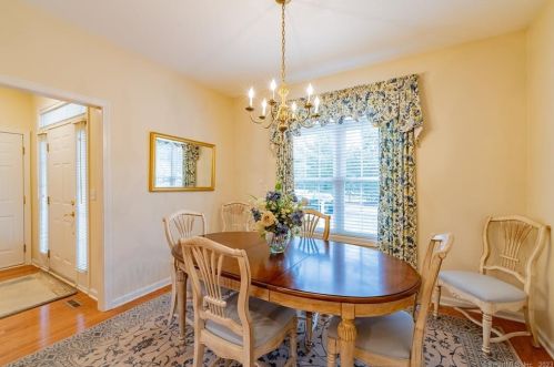 23 Quail Holw, Enfield, CT 06082 exterior