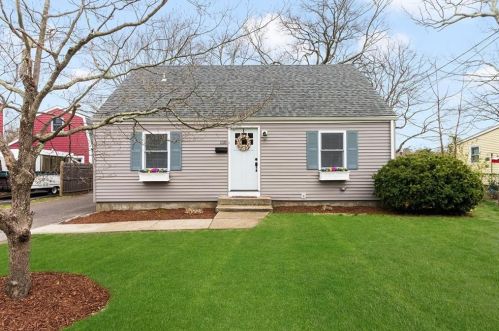 110 Ewing Rd, North Kingstown, RI 02852 exterior