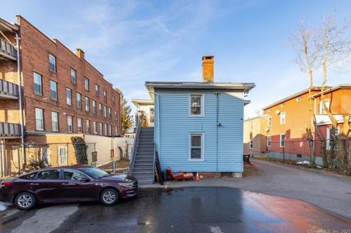 242 Main St, Meriden, CT 06450 exterior