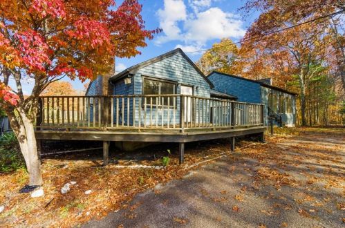 461 Robin Hollow Rd, West-Greenwich, RI 02817 exterior
