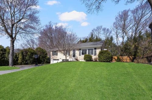 32 Rolling Acres Dr, Cumberland, RI 02864 exterior