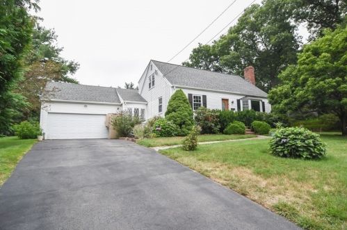 4 Orleans Rd, Norwood, MA 02062 exterior