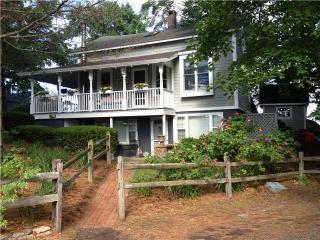 28 Indian Point Rd, Branford, CT 06405 exterior