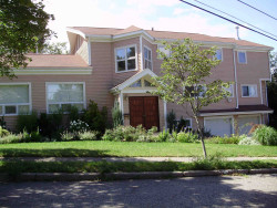 318 Country Club Rd, Newton, MA 02459 exterior