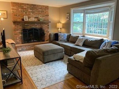 33 Toilsome Ave, Norwalk, CT 06851 exterior