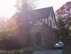 12 Burnside Rd, Newton, MA 02461 exterior
