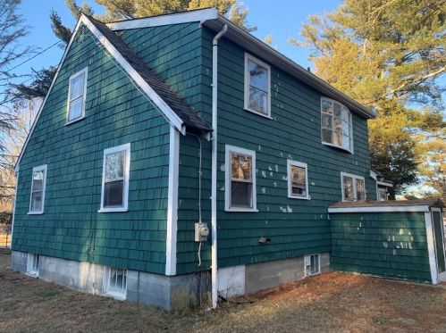 32 Oakland St, Horseneck Beach, MA 02790 exterior