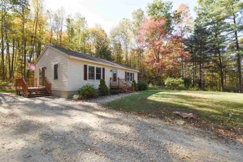 47 Lakeview Way, Auburn, NH 03032 exterior