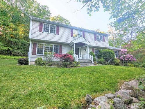 42 Ridge Tree Ln, Stamford, CT 06903 exterior
