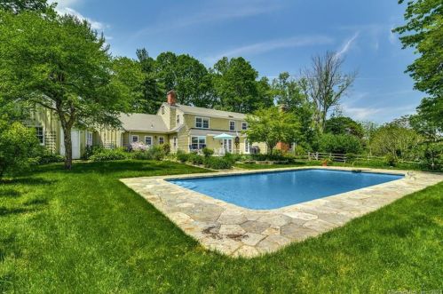 554 Brookside Rd, New Canaan, CT 06840 exterior