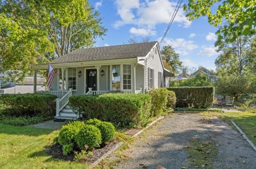 37 Traymore St, Charlestown, RI 02813 exterior