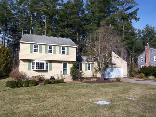 18 Watersedge Dr, Nashua, NH 03063 exterior