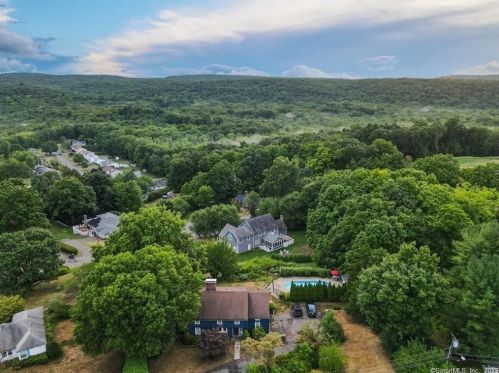 274 Mooreland Rd, Kensington, CT 06037 exterior