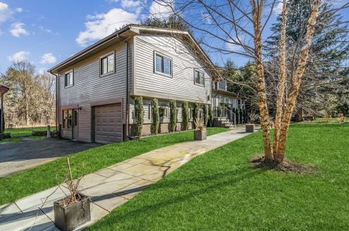 6 Wakeland Rd, Dover, MA 02030 exterior