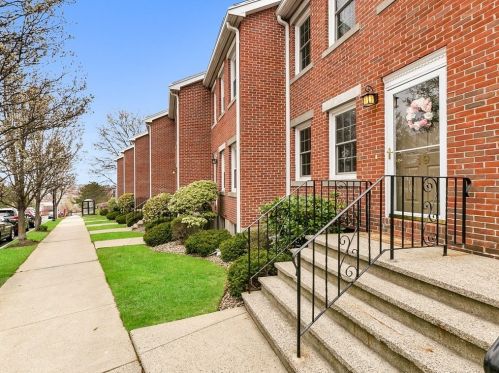 19 Admirals Way, Chelsea, MA 02150 exterior